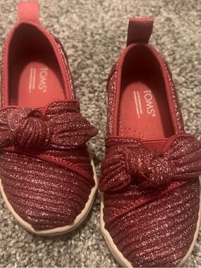 TOMS Kids Glitter Knot Slip-On Sneakers - Sparkling Red